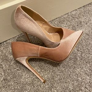 Liliana nude/pink stiletto velvet heels